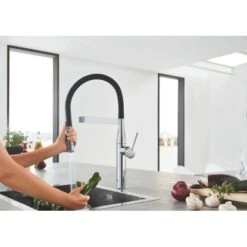 Grohe Einhand-Küchenarmatur Essence Chrom 7 Grohe Einhand-Küchenarmatur Essence Chrom -Küchenbedarf Geschäft spueltischbatterie milieu2
